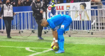 KD：经历这些艰难的比赛，对我们整个团队来说都非常重要