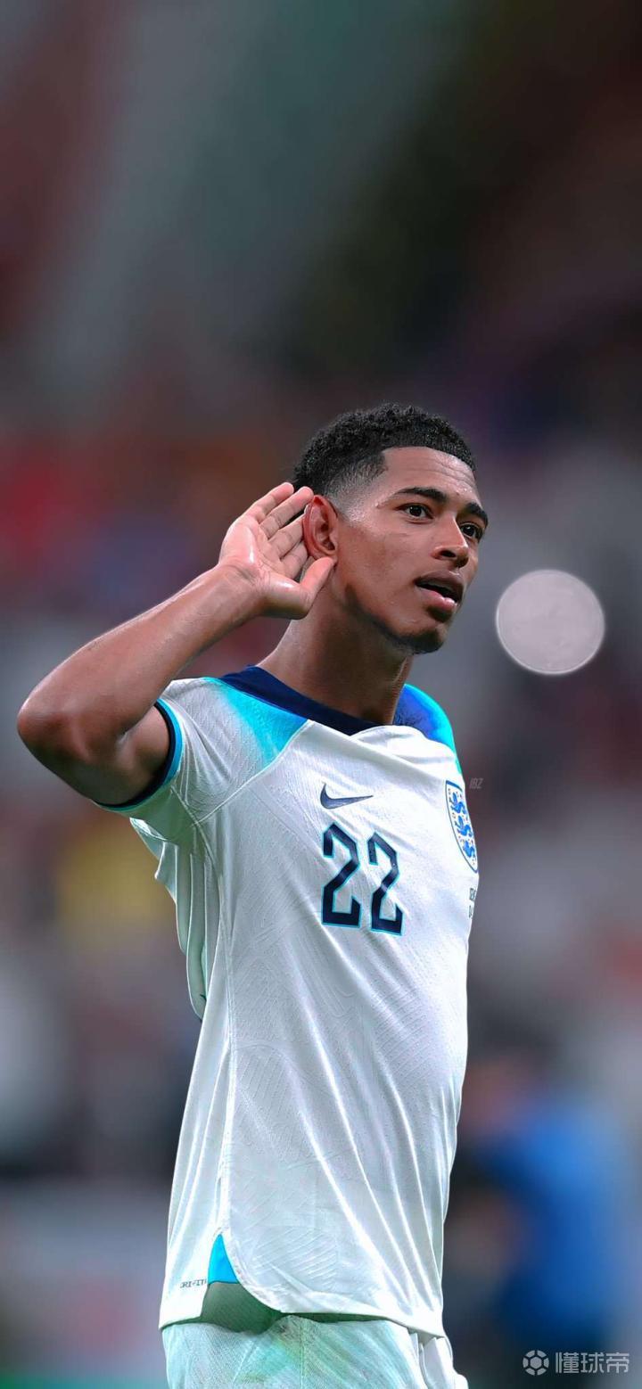 西甲战报：费尔南德斯点射制胜，十人西班牙人1-0十人巴列卡诺（西甲：费尔南德斯点球建功，10人西班牙人1-0险胜10人巴列卡诺）