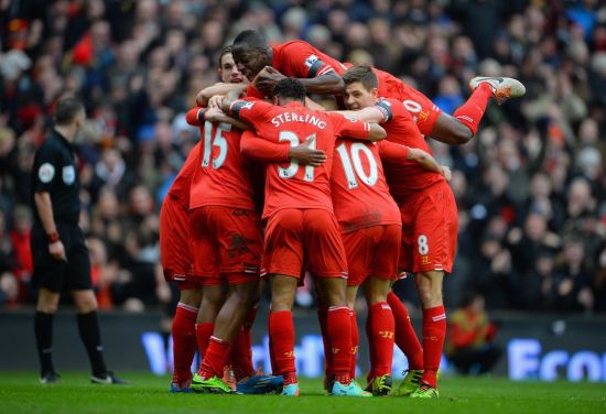 重庆球迷邀请“铁帅”李章洙吃火锅：李章洙很喜欢重庆的麻辣（重庆球迷邀“铁帅”李章洙品火锅：他称赞重庆麻辣）