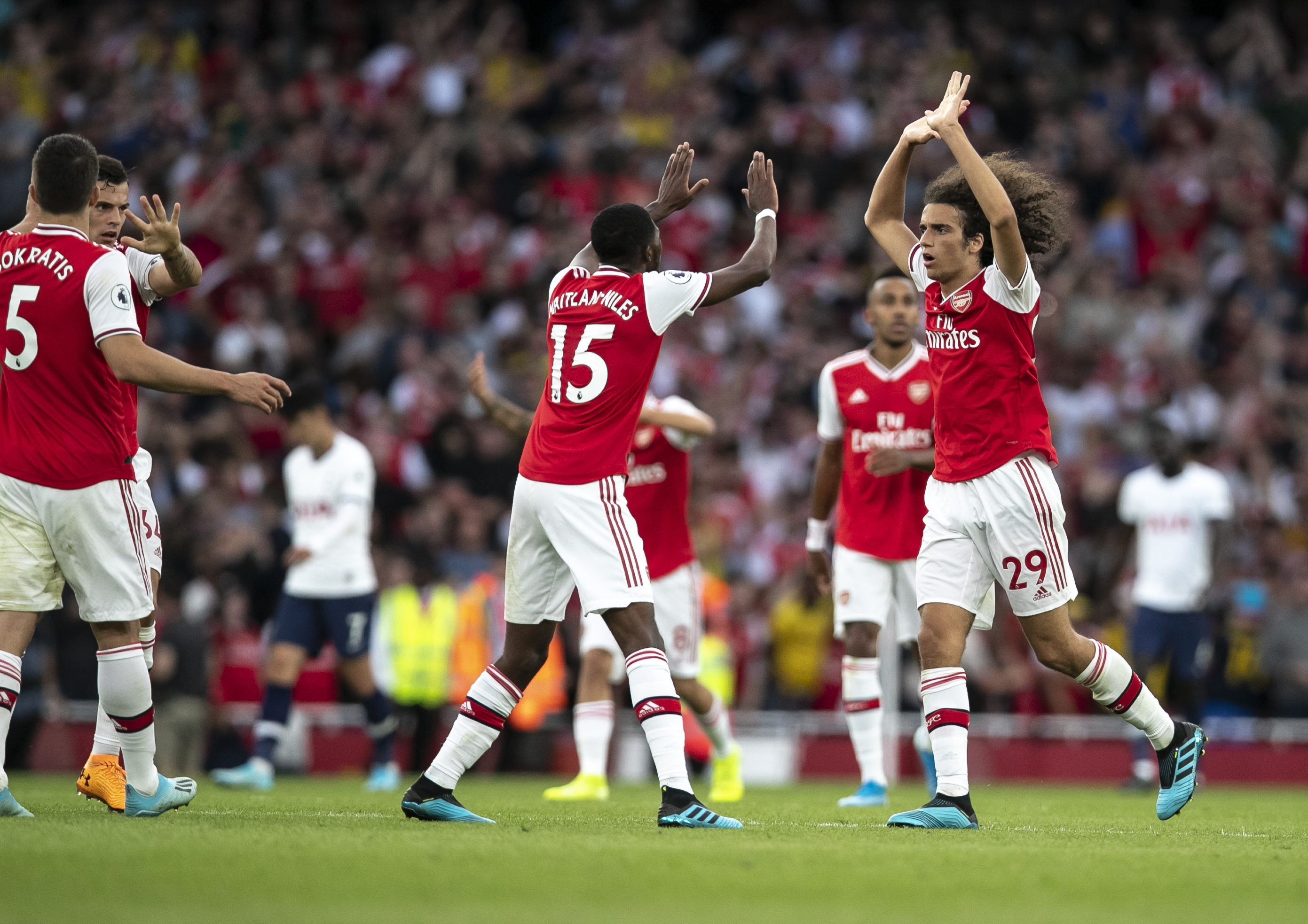 查洛巴问答：在足球界第一个朋友是芒特；第一件球衣是大罗的（查洛巴Q&A：足坛首位好友是芒特，第一件球衣来自大罗）