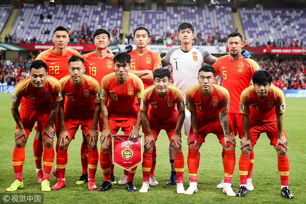 弗兰克：也许罗梅罗和范德芬该踢前锋；战旧主？比赛就是要赢（弗兰克：考虑让罗梅罗和范德芬打前锋；对阵旧主只为赢球）