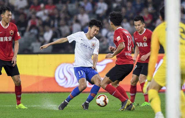 2025赛季中超客场积分前5：海港15战11胜高居第一，申花第二（中超2025赛季客场积分榜前五：海港15战11胜领跑，申花位居第二）