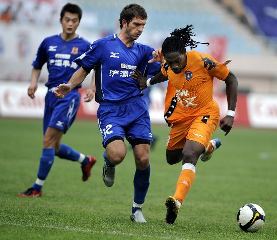 阿森纳成为第二支，在小组赛／联赛阶段10连胜的英伦球队（阿森纳成英伦足坛第二支在小组赛或联赛阶段豪取十连胜的球队）