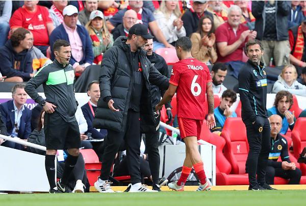 徐阳：邵佳一的融合与沟通能力强；希望更多年轻教练挺身而出（徐阳：邵佳一融合沟通出众，期待更多年轻教练站出来）