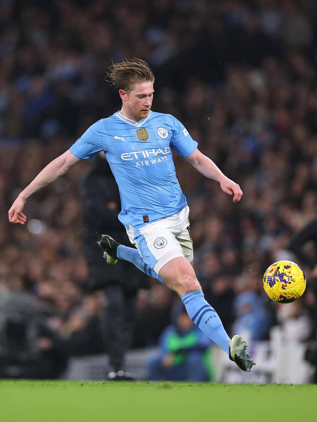 吕文君庆祝夺冠：是海港的三连冠，更是上海的三连冠（吕文君赛后庆祝：海港完成三连冠，亦是上海的三连冠）