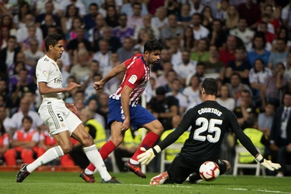 半场战报：温哥华白浪2-0洛杉矶，拉沃尔达、萨比建功（半场速递：温哥华白浪2-0领先洛杉矶，拉沃尔达与萨比相继破门）