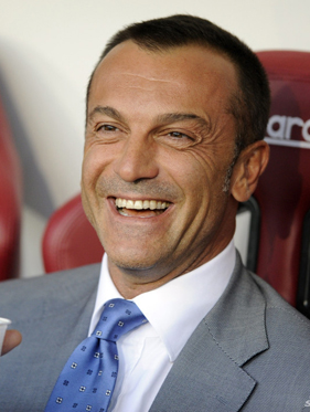 斯基拉：桑托斯在推进内马尔的续约，俱乐部有信心留下他（斯基拉：桑托斯正推动内马尔续约，俱乐部相信能留住他）