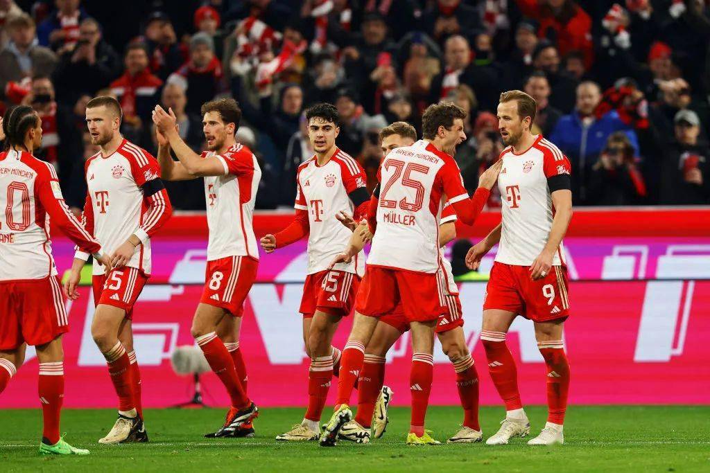 斯卡洛尼归还大力神杯揭幕2026世界杯（斯卡洛尼交回大力神杯，拉开2026世界杯序幕）