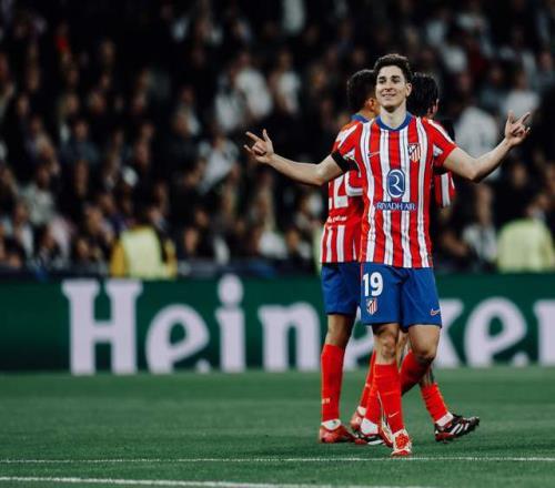 你故意的吧？范戴克防守传中时高举右手导致手球送点（被质疑故意？范戴克防守传中高举右手导致手球判点）